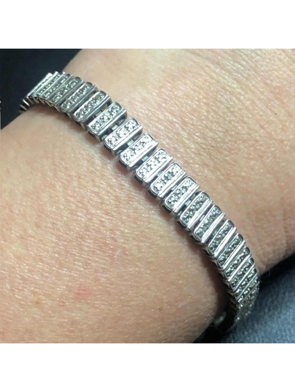 B2604 Ross Simons Sterling Silver 925 tiny diamond accents Bracelet 18.2g 8"